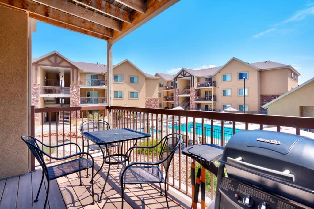 6H Spacious Redcliff Condo, Pool & Hot Tub Moab Eksteriør bilde